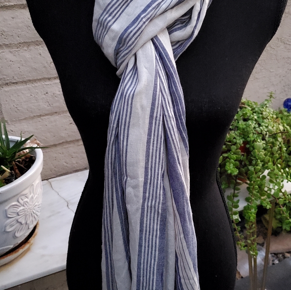 SCARF - Picture 2 of 9